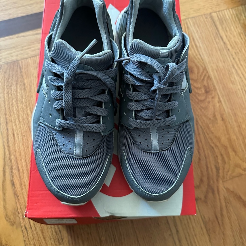 Nike Men's Charcoal Gray Sneakers